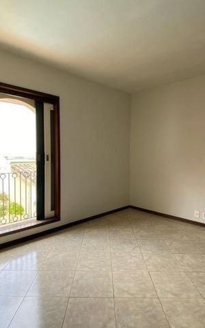 Casa para alugar com 420m², 4 quartos e 5 vagas Casa para alugar com 420m², 4 quartos e 5 vagasSuíte 1