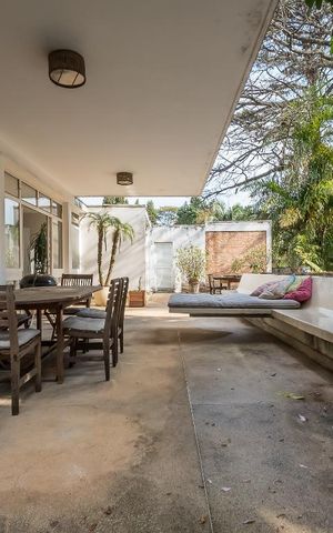 Casa à venda com 1300m², 4 quartos e 7 vagas Casa à venda com 1300m², 4 quartos e 7 vagasVaranda Sala