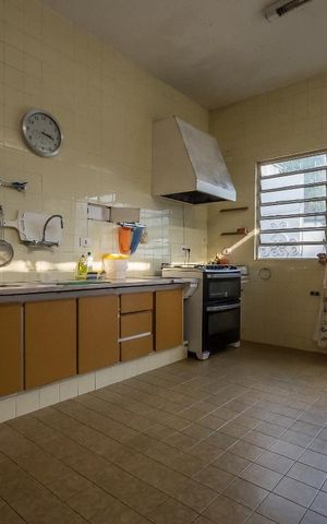 Casa à venda com 1300m², 4 quartos e 7 vagas Casa à venda com 1300m², 4 quartos e 7 vagasCozinha
