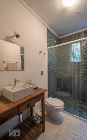 Casa à venda com 1300m², 4 quartos e 7 vagas Casa à venda com 1300m², 4 quartos e 7 vagasBanheiro Suíte 1