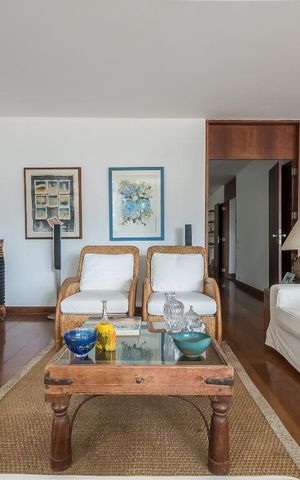 Casa à venda com 1300m², 4 quartos e 7 vagas Casa à venda com 1300m², 4 quartos e 7 vagasSala de Estar