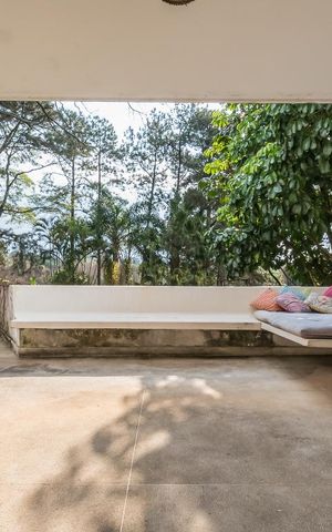 Casa à venda com 1300m², 4 quartos e 7 vagas Casa à venda com 1300m², 4 quartos e 7 vagasVaranda Sala