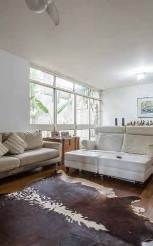 Casa à venda com 1300m², 4 quartos e 7 vagas Casa à venda com 1300m², 4 quartos e 7 vagasSala de TV