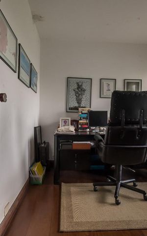Casa à venda com 1300m², 4 quartos e 7 vagas Casa à venda com 1300m², 4 quartos e 7 vagasEscritório