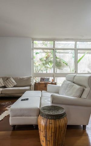 Casa à venda com 1300m², 4 quartos e 7 vagas Casa à venda com 1300m², 4 quartos e 7 vagasSala de TV