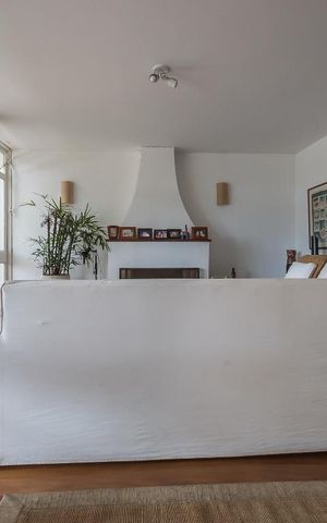 Casa à venda com 1300m², 4 quartos e 7 vagas Casa à venda com 1300m², 4 quartos e 7 vagasSala de Estar