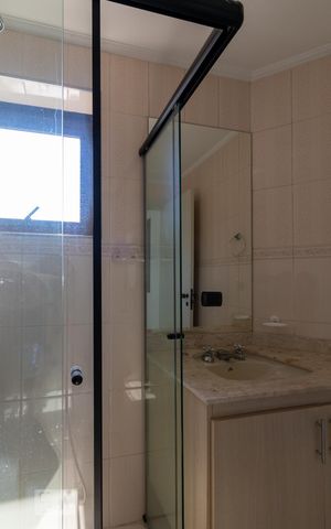 Apartamento à venda com 235m², 4 quartos e 3 vagas Apartamento à venda com 235m², 4 quartos e 3 vagasBanheiro da Suíte 2