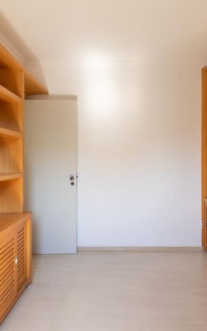 Apartamento à venda com 235m², 4 quartos e 3 vagas Apartamento à venda com 235m², 4 quartos e 3 vagasEscritório