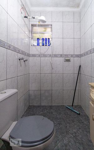 Casa à venda com 346m², 6 quartos e 7 vagas Casa à venda com 346m², 6 quartos e 7 vagasBanheiro de Serviço