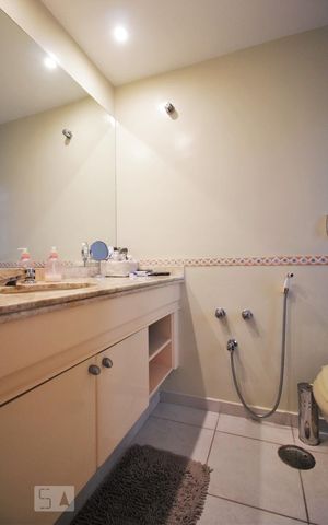 Apartamento à venda com 420m², 3 quartos e 4 vagasBanheiro da suíte 1