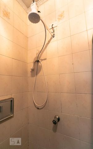 Casa à venda com 350m², 3 quartos e 8 vagasBanheiro da Suíte 2 - Chuveiro