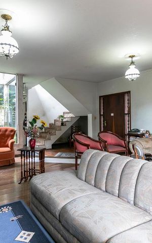 Casa à venda com 350m², 3 quartos e 8 vagasSala