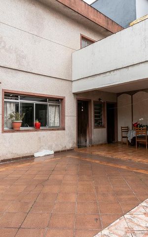 Casa à venda com 350m², 3 quartos e 8 vagasGaragem / Quintal