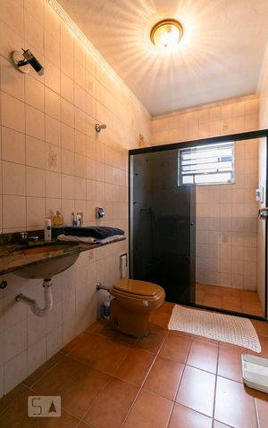 Casa à venda com 350m², 3 quartos e 8 vagasBanheiro da Suíte 3