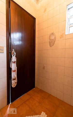 Casa à venda com 350m², 3 quartos e 8 vagasBanheiro da Suíte 2