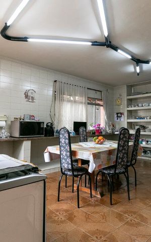 Casa à venda com 350m², 3 quartos e 8 vagasCozinha