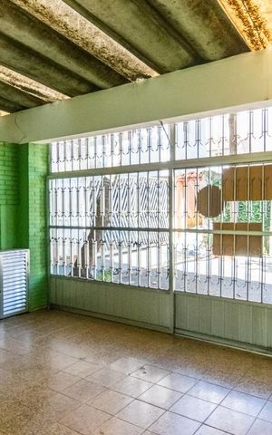 Casa à venda com 203m², 5 quartos e 3 vagas Casa à venda com 203m², 5 quartos e 3 vagasGaragem