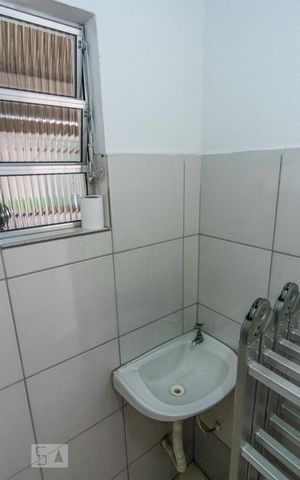 Casa à venda com 203m², 5 quartos e 3 vagas Casa à venda com 203m², 5 quartos e 3 vagasBanheiro de Serviço