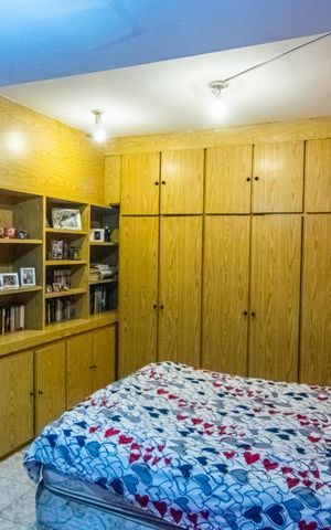Casa à venda com 203m², 5 quartos e 3 vagas Casa à venda com 203m², 5 quartos e 3 vagasCasa 2 Quarto 2