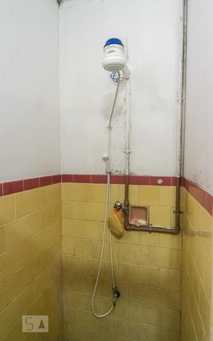 Casa à venda com 203m², 5 quartos e 3 vagas Casa à venda com 203m², 5 quartos e 3 vagasBanheiro