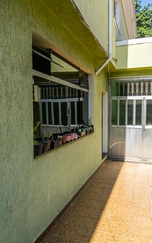 Casa à venda com 203m², 5 quartos e 3 vagas Casa à venda com 203m², 5 quartos e 3 vagasQuintal