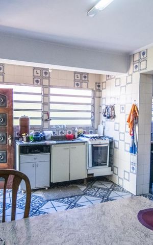 Casa à venda com 203m², 5 quartos e 3 vagas Casa à venda com 203m², 5 quartos e 3 vagasCasa 2 Cozinha