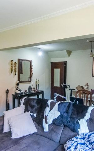 Casa à venda com 203m², 5 quartos e 3 vagas Casa à venda com 203m², 5 quartos e 3 vagasCasa 2 Sala