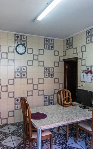 Casa à venda com 203m², 5 quartos e 3 vagas Casa à venda com 203m², 5 quartos e 3 vagasCasa 2 Cozinha