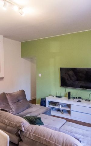 Casa à venda com 203m², 5 quartos e 3 vagas Casa à venda com 203m², 5 quartos e 3 vagasSala