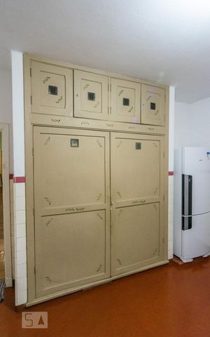Casa à venda com 203m², 5 quartos e 3 vagas Casa à venda com 203m², 5 quartos e 3 vagasCozinha
