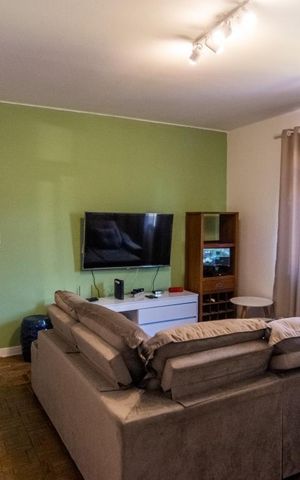 Casa à venda com 203m², 5 quartos e 3 vagas Casa à venda com 203m², 5 quartos e 3 vagasSala