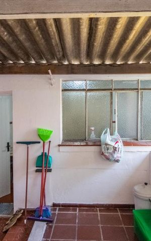 Casa à venda com 203m², 5 quartos e 3 vagas Casa à venda com 203m², 5 quartos e 3 vagasÁrea de Serviço
