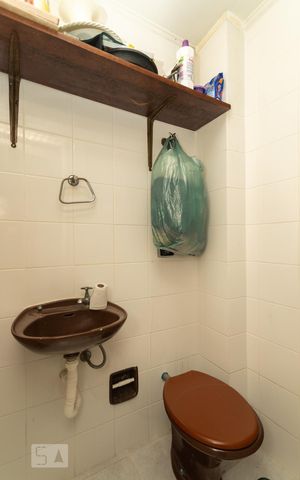 Apartamento à venda com 82m², 2 quartos e sem vaga Apartamento à venda com 82m², 2 quartos e sem vagaBanheiro de Serviço