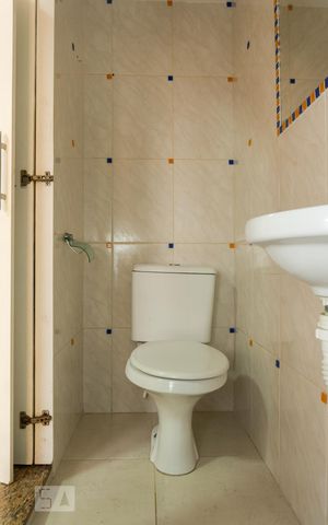 Casa à venda com 65m², 2 quartos e 1 vagaLavabo