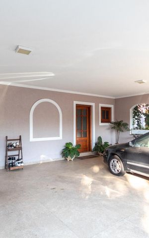 Casa à venda com 480m², 5 quartos e 6 vagas Casa à venda com 480m², 5 quartos e 6 vagasGaragem