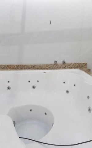 Casa à venda com 400m², 3 quartos e 4 vagas Casa à venda com 400m², 3 quartos e 4 vagasJacuzzi