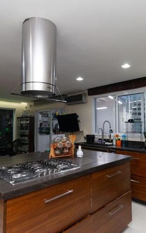Casa à venda com 400m², 3 quartos e 4 vagas Casa à venda com 400m², 3 quartos e 4 vagasCozinha