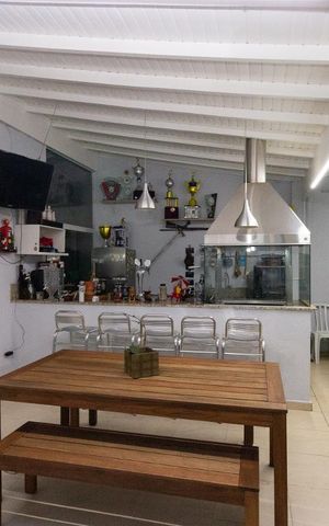 Casa à venda com 400m², 3 quartos e 4 vagas Casa à venda com 400m², 3 quartos e 4 vagasEspaço gourmet