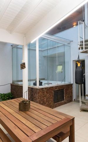 Casa à venda com 400m², 3 quartos e 4 vagas Casa à venda com 400m², 3 quartos e 4 vagasEspaço gourmet