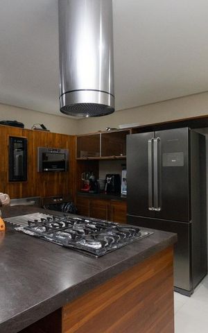 Casa à venda com 400m², 3 quartos e 4 vagas Casa à venda com 400m², 3 quartos e 4 vagasCozinha
