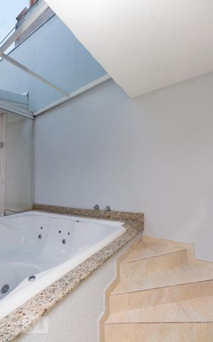 Casa à venda com 400m², 3 quartos e 4 vagas Casa à venda com 400m², 3 quartos e 4 vagasJacuzzi