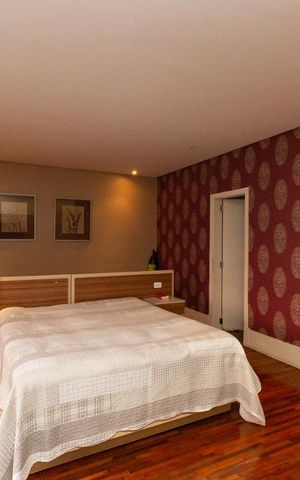 Casa à venda com 400m², 3 quartos e 4 vagas Casa à venda com 400m², 3 quartos e 4 vagasSuite 2