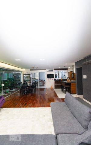 Casa à venda com 400m², 3 quartos e 4 vagas Casa à venda com 400m², 3 quartos e 4 vagasSala
