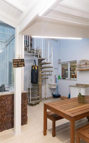 Casa à venda com 400m², 3 quartos e 4 vagas Casa à venda com 400m², 3 quartos e 4 vagasEspaço gourmet