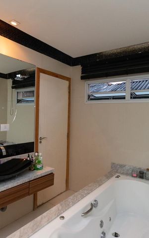 Casa à venda com 400m², 3 quartos e 4 vagas Casa à venda com 400m², 3 quartos e 4 vagasBanheiro suite 2
