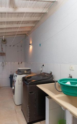 Casa à venda com 400m², 3 quartos e 4 vagas Casa à venda com 400m², 3 quartos e 4 vagasLavanderia