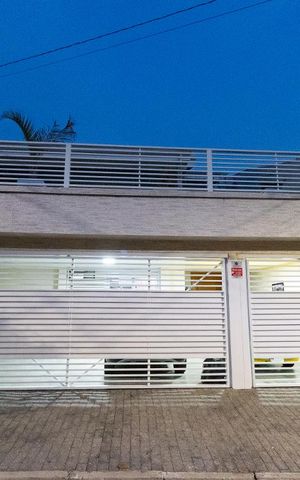 Casa à venda com 400m², 3 quartos e 4 vagas Casa à venda com 400m², 3 quartos e 4 vagasFachada