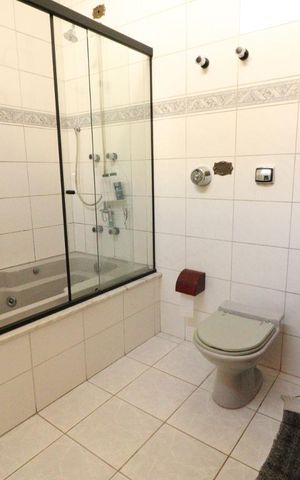 Casa à venda com 400m², 6 quartos e 4 vagassuíte 2