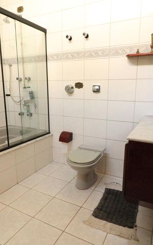 Casa à venda com 400m², 6 quartos e 4 vagasBanheiro 2
