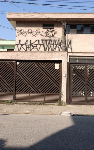 Casa à venda com 400m², 6 quartos e 4 vagasFachada